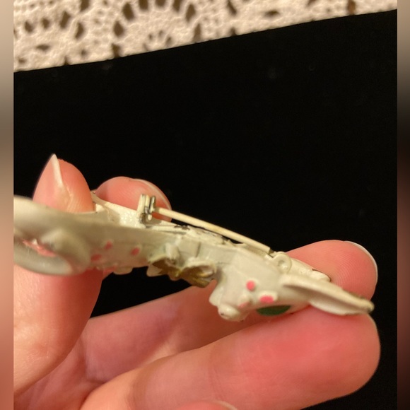 Vintage 1960s Trifari Cat Pin - Green Rhinestone Gem Accents, Pink Spots - Picture 9 of 13